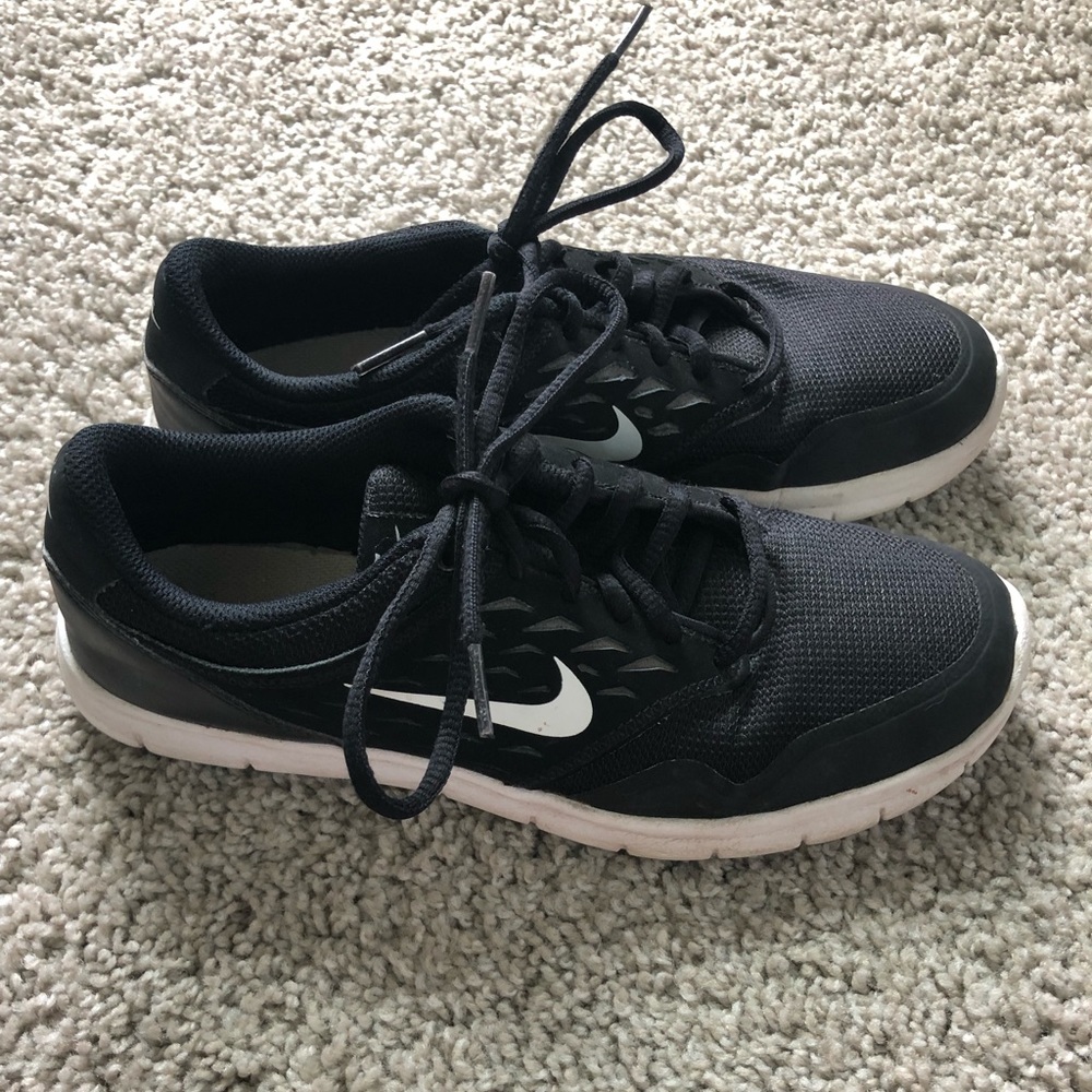 nike tennis shoes